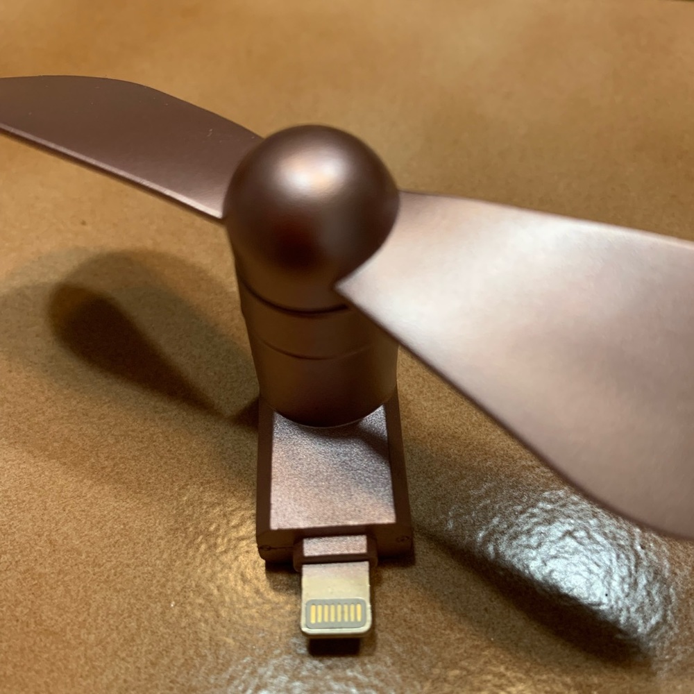 Portable fan for IPhone